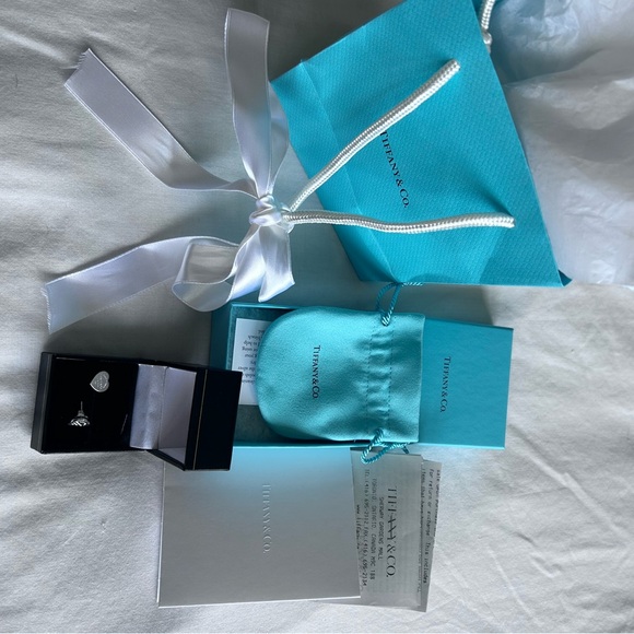 Return To Tiffany Heart Stud Earings - Picture 3 of 9